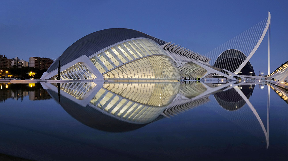 The Hemispheric, the Science Museum, the bridge and Agora