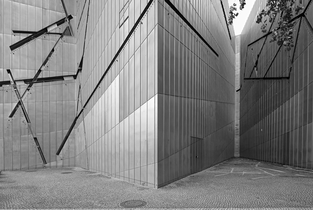 Between the lines, the architecture of the Jewish Museum at Berlin by Daniel Libeskind