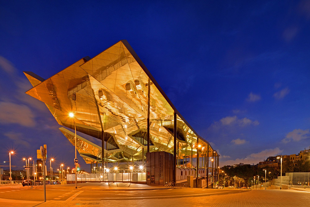 The scintillating metal roof of the Mercat del Encants at Barcelong by b720 Fermín Vázquez Arquitectos
