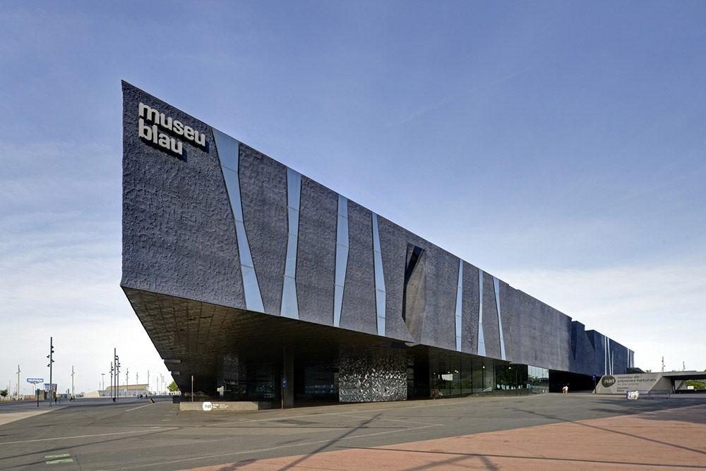 The angular heavy mass of the Museu Blau at Barcelona by Herzog and de Meuron