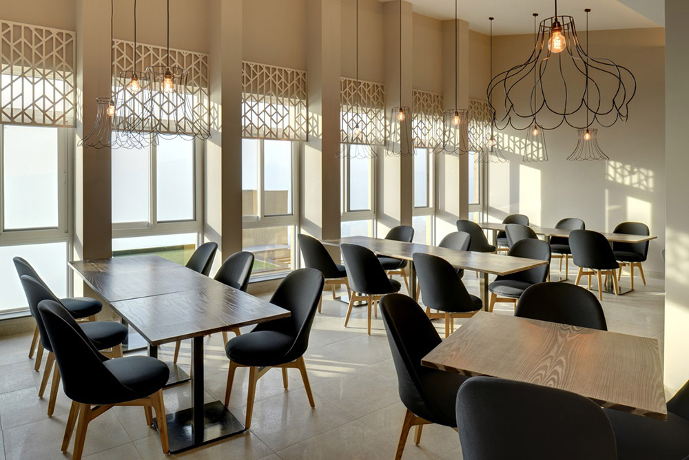 An alternate view of the restaurant at Tata Myst Himachal Pradesh